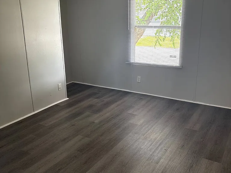 300 Pearl St #9 — Photo 2