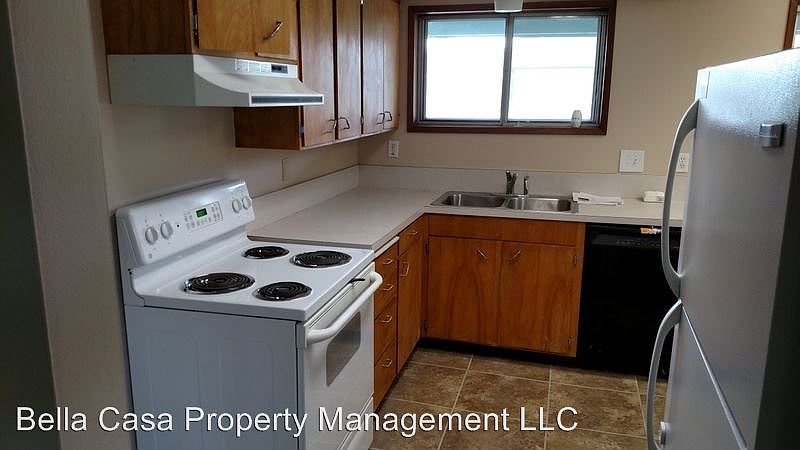 2nd image of 1325 SW Charles Ave