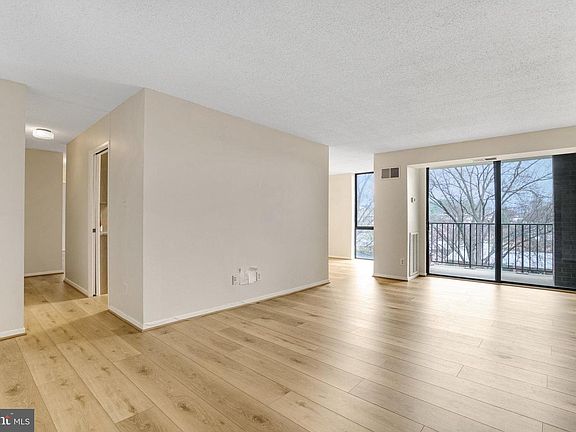 5th image of 2300 Pimmit Dr #308W
