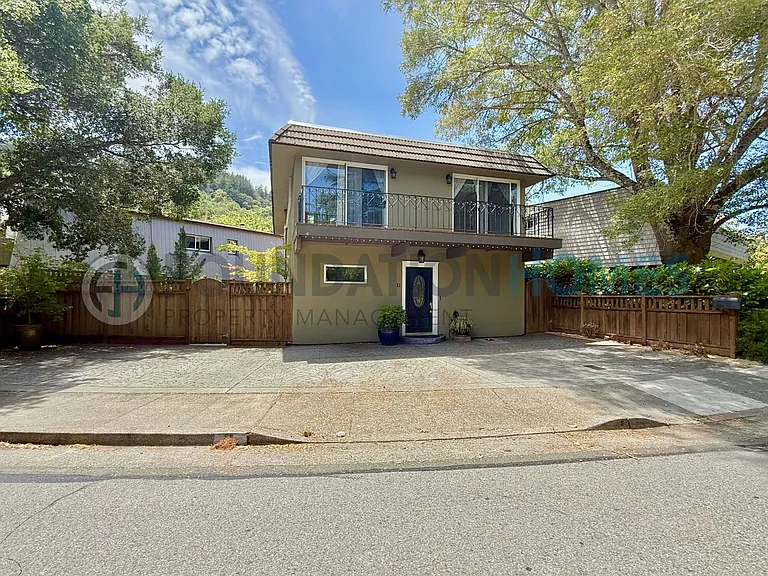 11 Glen Dr — Photo 2