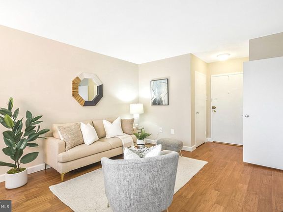 4th image of 1021 Arlington Blvd APT 708