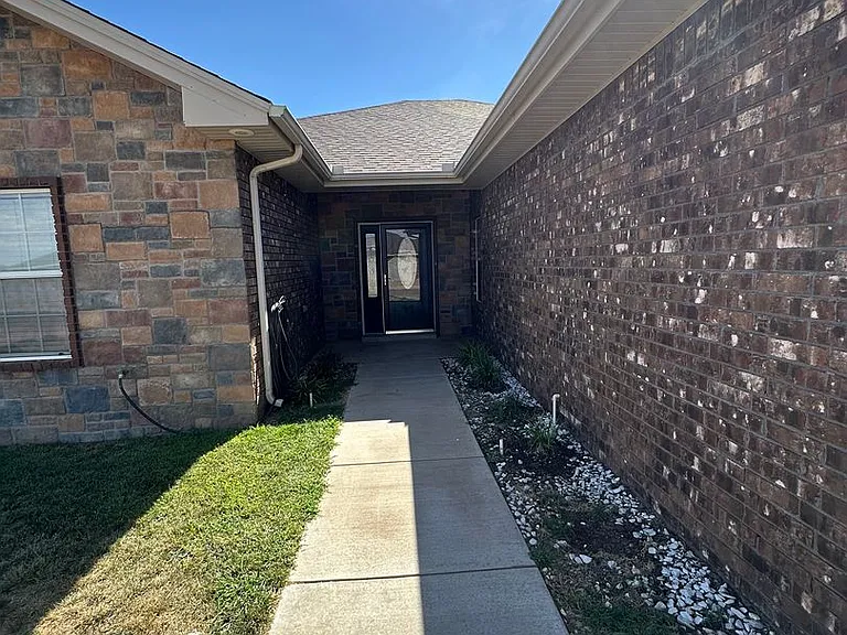 917 Almond Tree Ln — Photo 3
