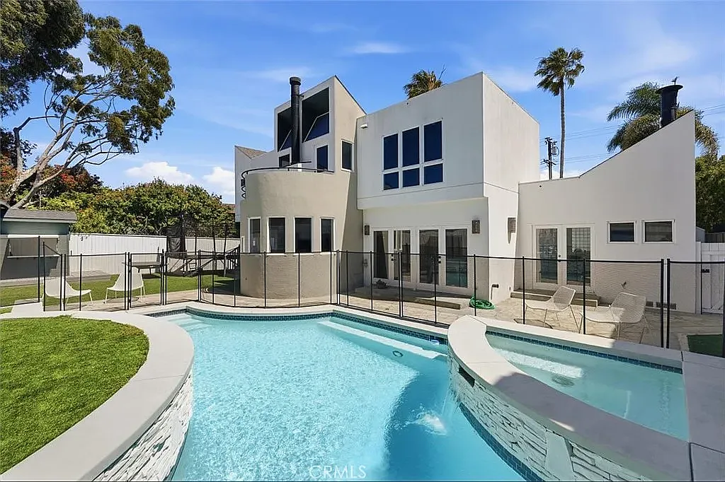 5 bed, 4.5 bath, 4315 sqft, $34,500 — Photo 1