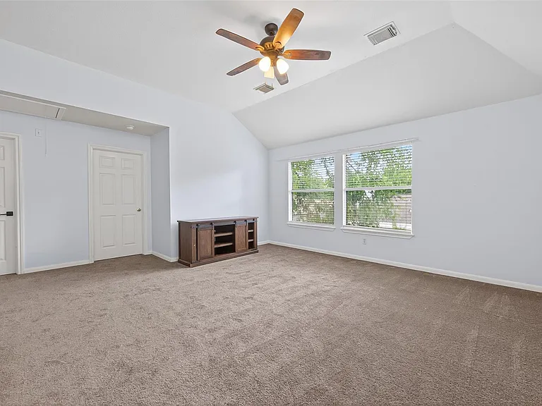 232 Doncaster St — Photo 33