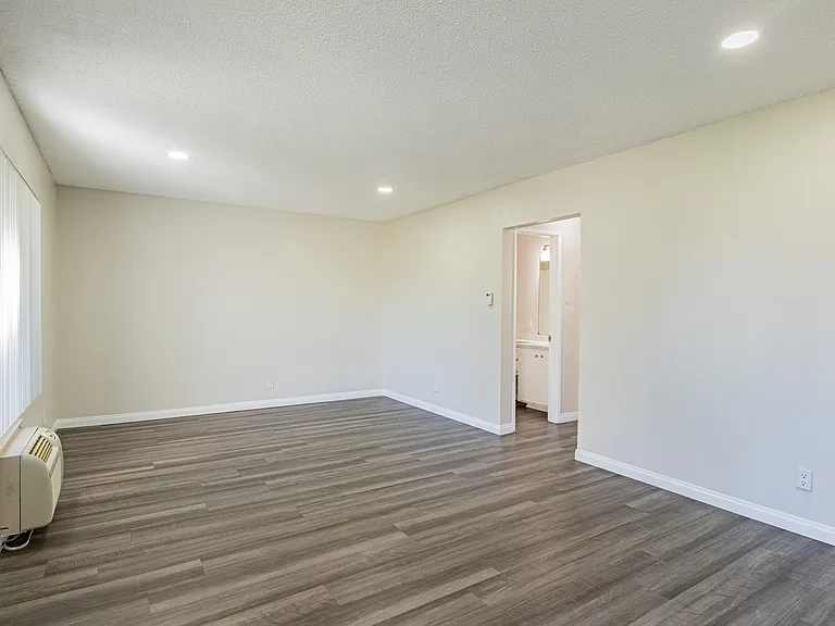 133 W Foothill Blvd #1 — Photo 21