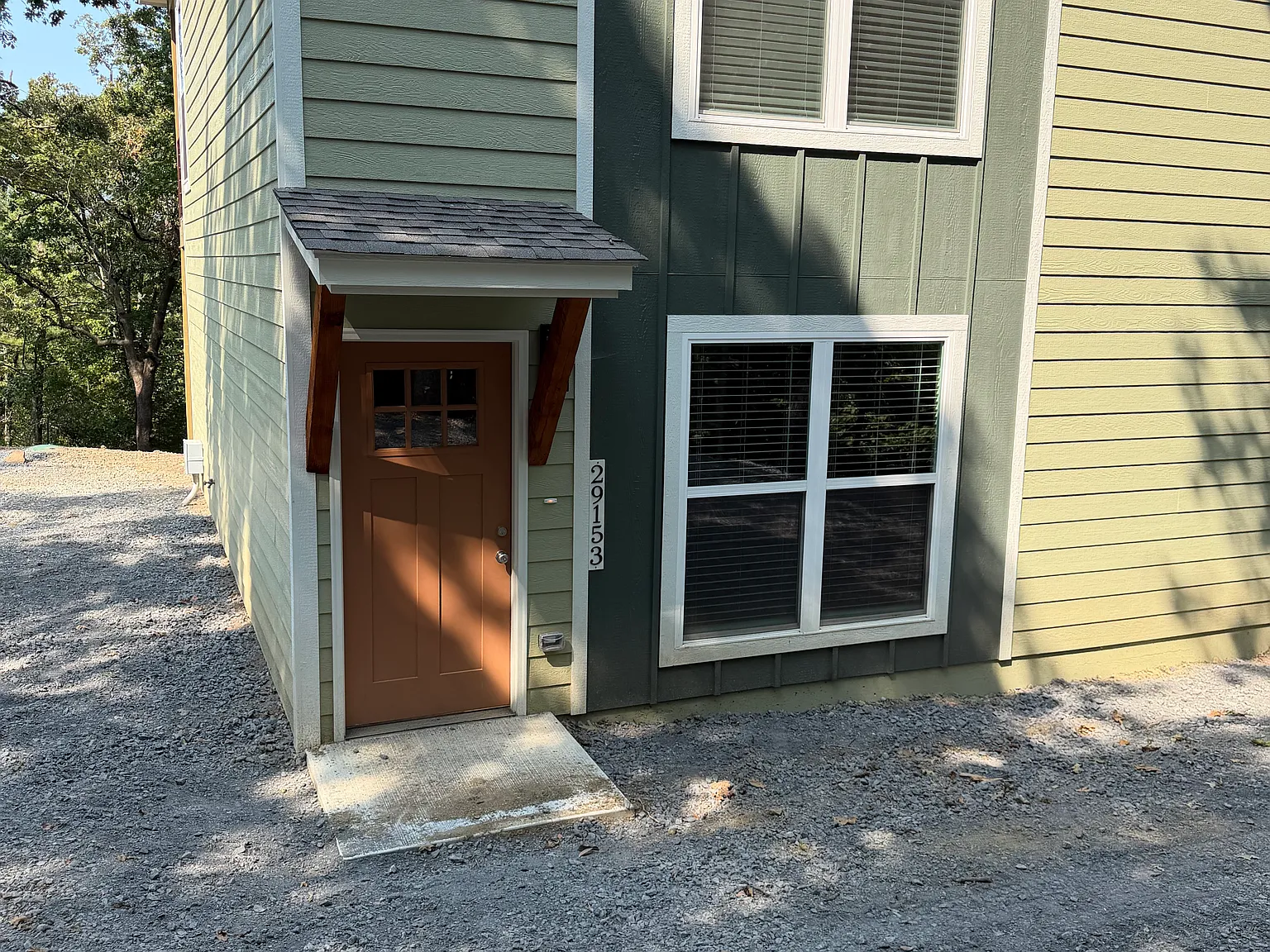 3 bed, 1295 sqft, $1,900 — Photo 2