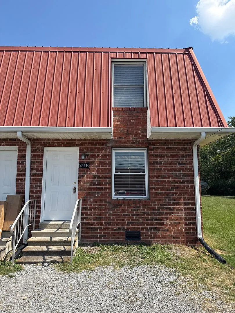 Spacious & Updated Duplex in a Convenient Lebanon Location! — Photo 1