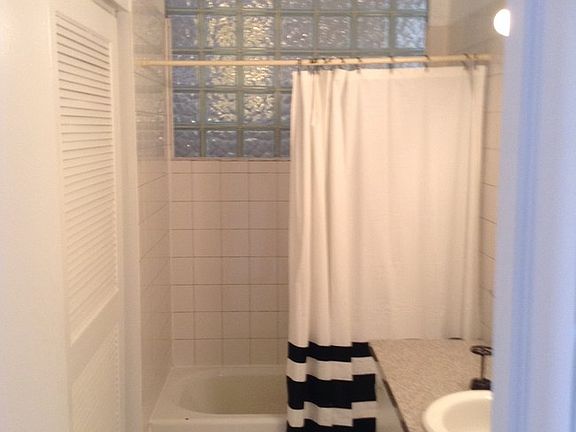 4th image of 1513 W Fullerton Ave #151102