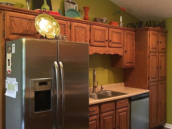 3rd image of 316 Garrett Ln