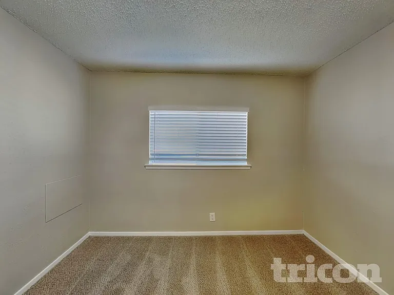 4909 Tiffany Ln — Photo 11
