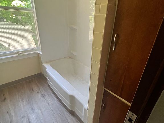 3rd image of 40 Marlborough St APT 1-E