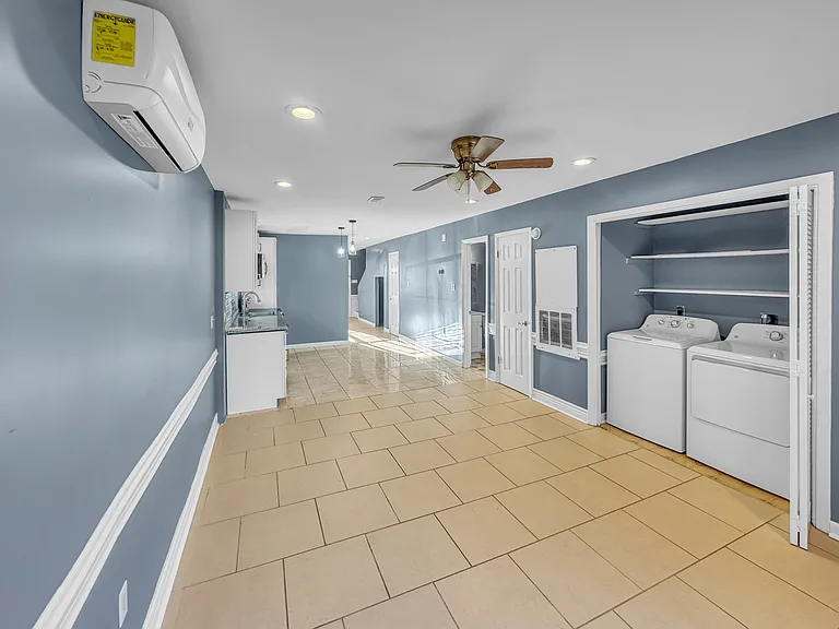 2421 Caswell Ln — Photo 3