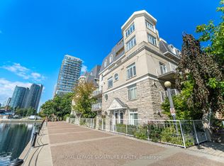 36 Stadium Rd #557, Toronto, ON M5V 3P4