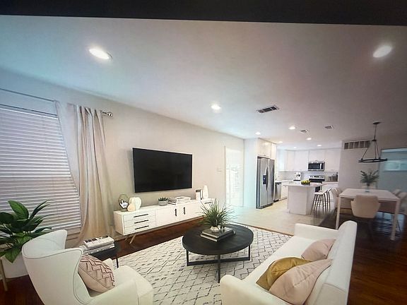2nd image of 8732 Glencrest Ln