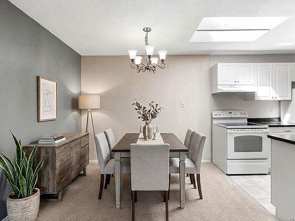 3rd image of 909 Pembroke St #417