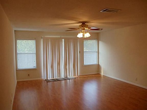 5th image of 602 Rebecca Ln