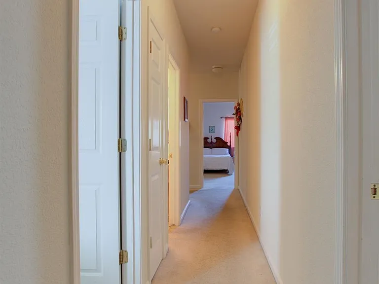 1113 Edith Ct — Photo 10