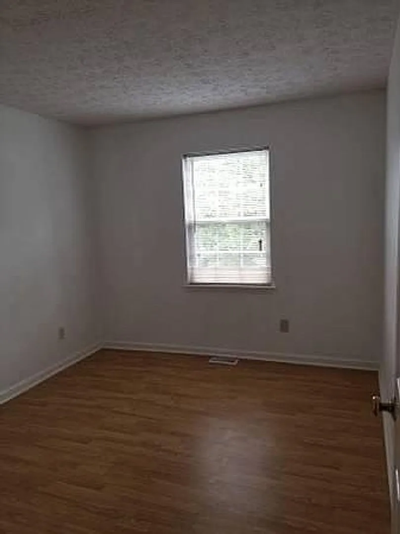 Room in 4 Bedroom Home at Reynard Ct — Photo 4