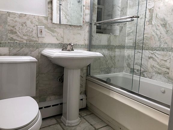 3rd image of 37 Duncan Ave APT 5A
