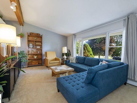 3rd image of 10076 E Grandview Ct