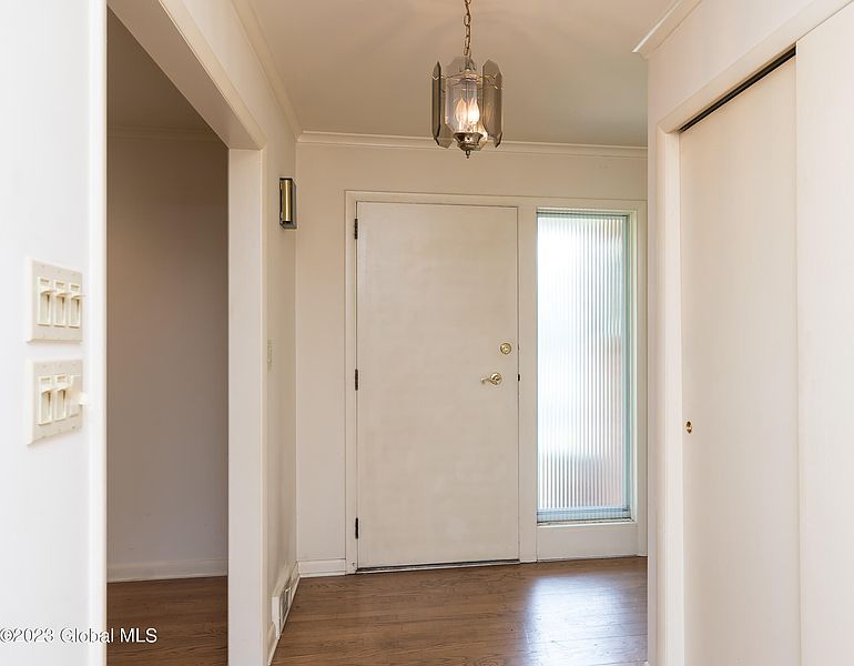 4th image of 13 Mayfair Drive