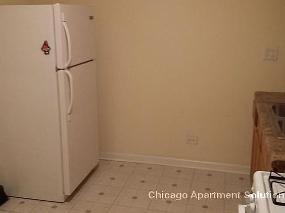5th image of 3811 W Montrose Ave #1