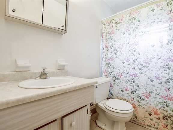 4th image of 1009 Santa Ynez Ave