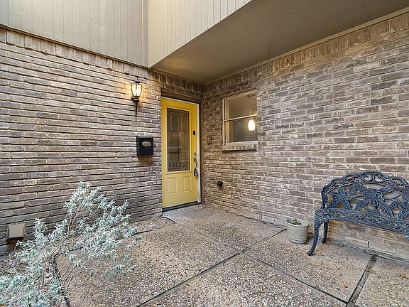 2nd image of 3116 Pebblebrook Ct