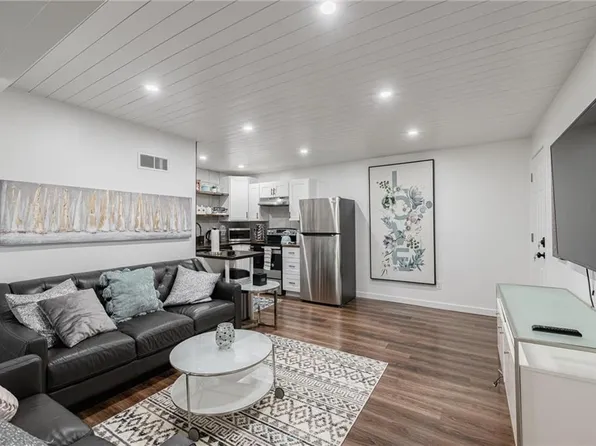 509 NE Olympic Ct, Lees Summit, MO 64064
