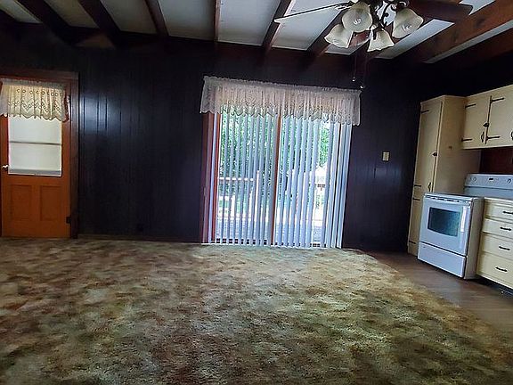 3rd image of 726 Sloan St