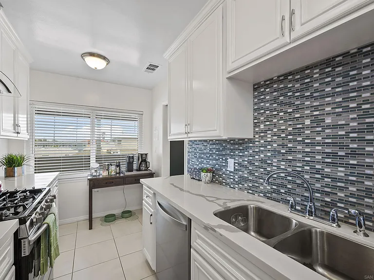 4727 Greene St — Photo 10