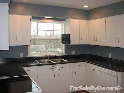 3rd image of 2211 Park Ln