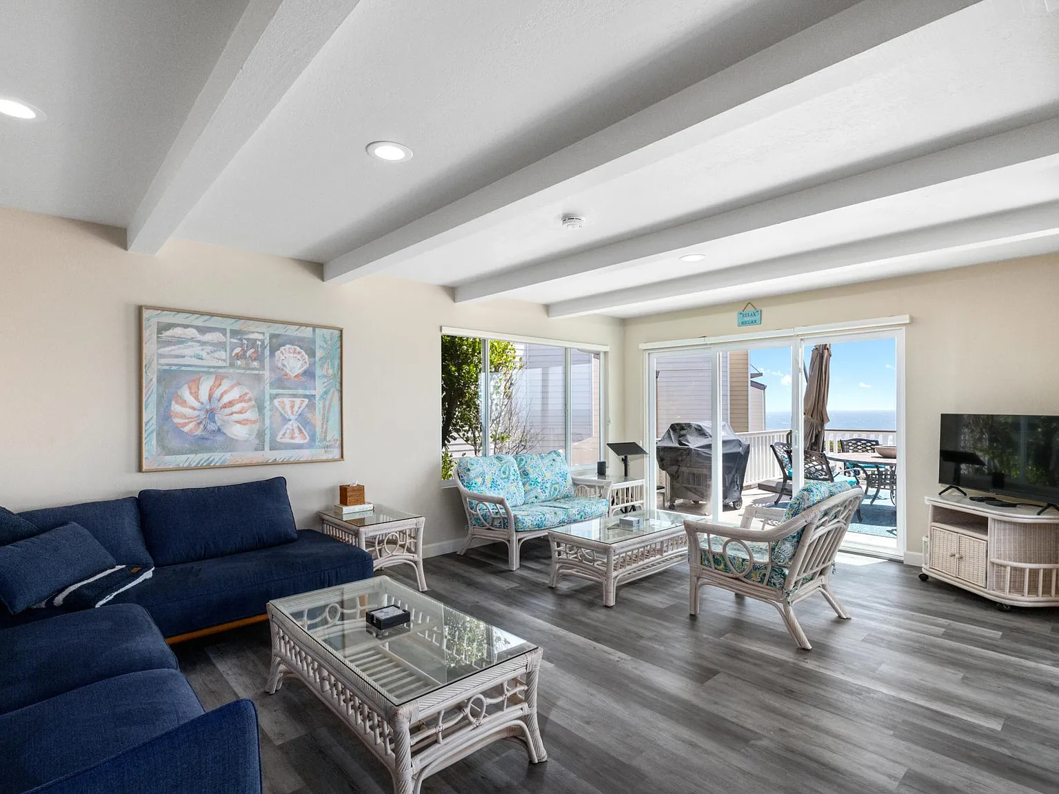 2124 W Cliff Dr — Photo 2