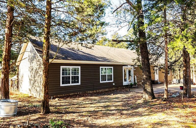 1st image of 21 Lyndon Ln