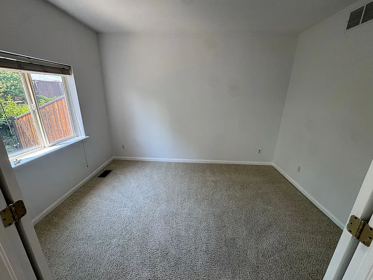 4505 S Auckland Ct — Photo 6