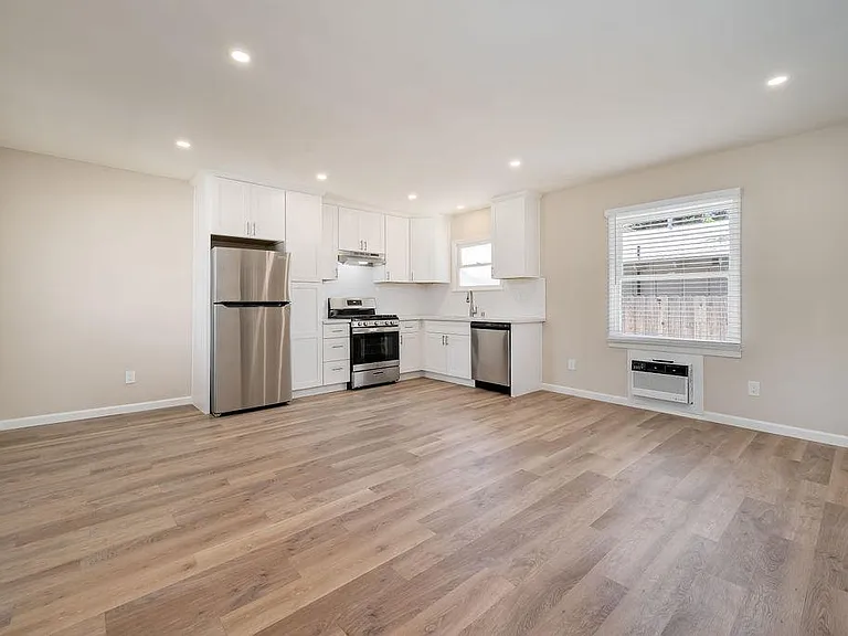 5480 Capistrano Ave #8 — Photo 4