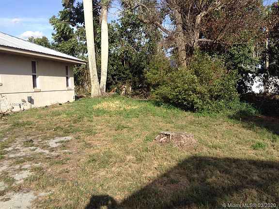 4th image of 115 Lakefront Ct NE