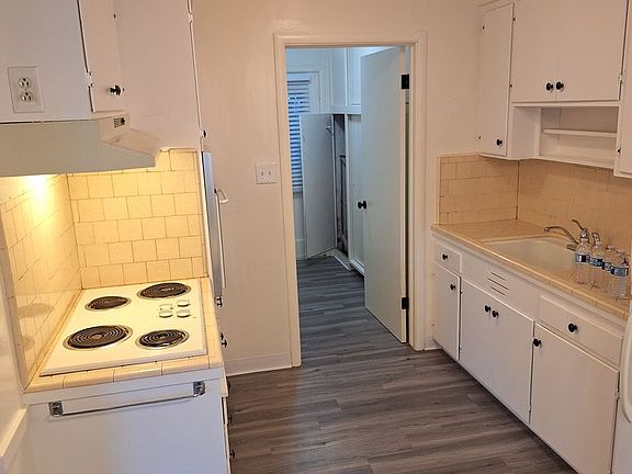 2nd image of 2117-2125 58th St #2123
