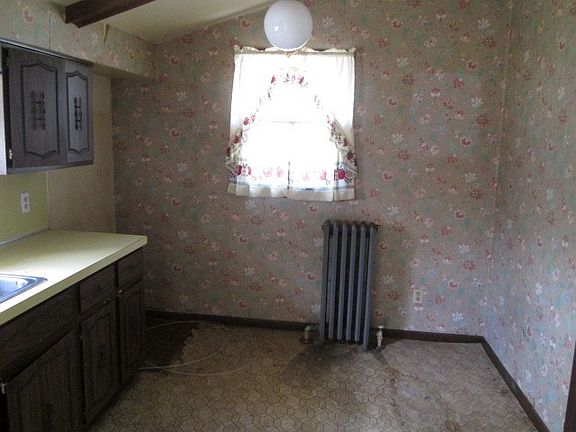 4th image of 217 W McArthur St