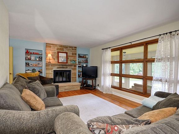 2nd image of 15255 Indian Creek Pkwy