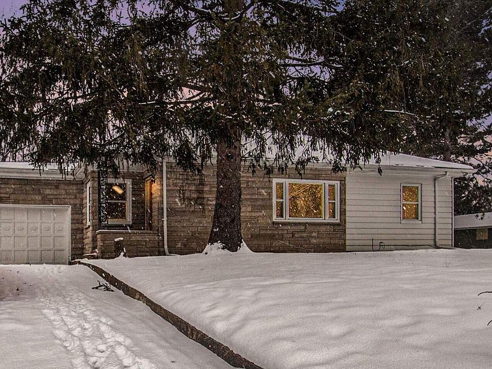 1st image of 34 Brown Dr
