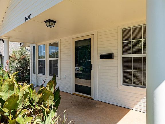 3rd image of 1601 NW 46th St