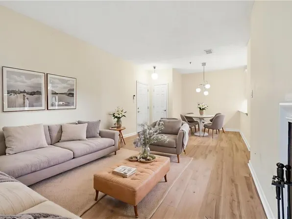 230 College Pl APT 215, Norfolk, VA 23510