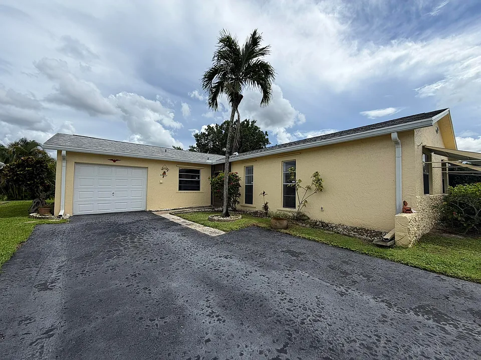 7240 Pineforest Cir