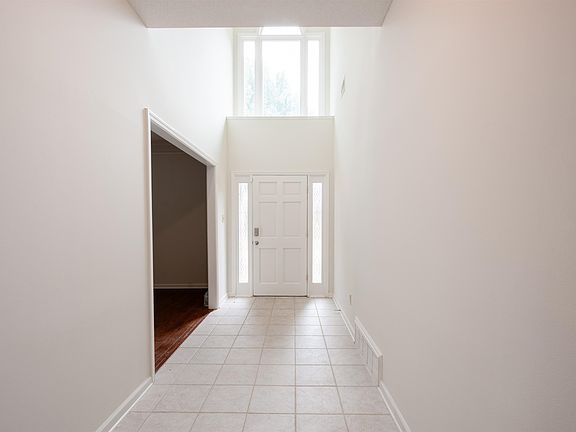 2nd image of 3911 Lighthouse Ln