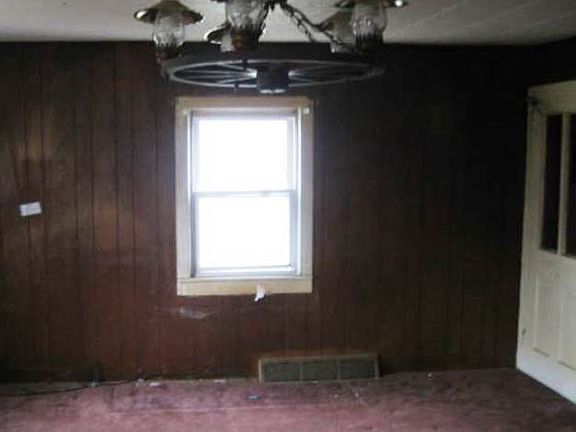 3rd image of 19 East Ave