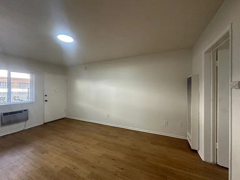 2666 Ellendale Pl — Photo 5