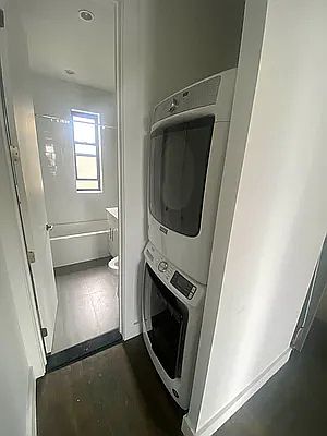 3rd image of 975 Washington Ave APT 3A