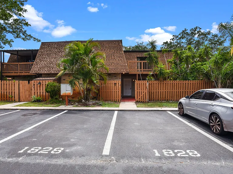 1828 S Park Ave — Photo 1