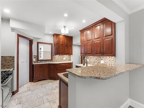 5th image of 2122 Mars Ave